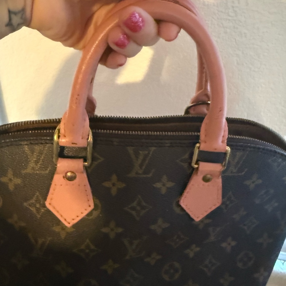 Louis Vuitton Alma - Picture 6 of 13